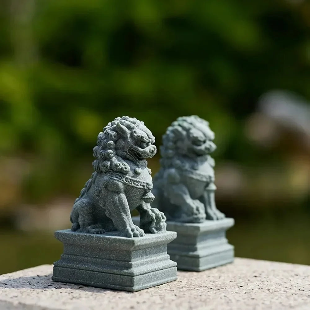A pair of lucky and wealthy stone carvings of lions, Chinese feng shui qilin ornaments, home bar ornaments, desktop mascots